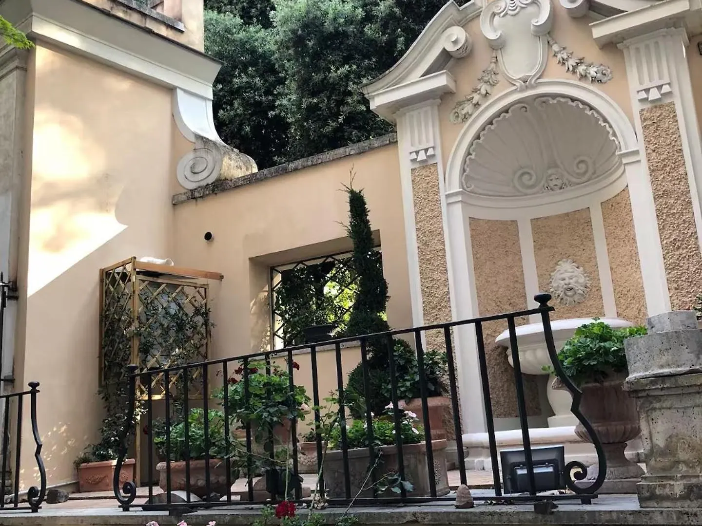 Luxury House With Private Garden Villa Rome Italy